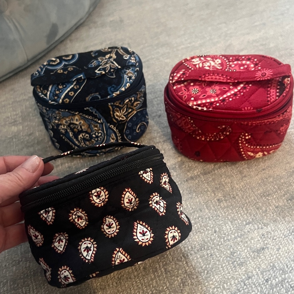 Vera Bradley mini zip around case
